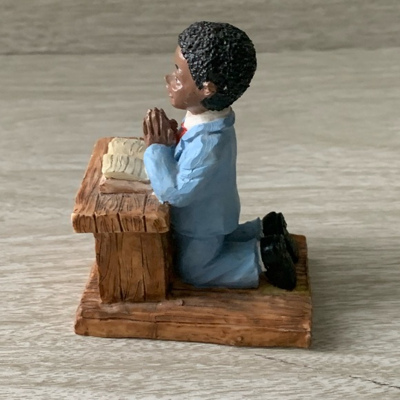 Young’s Praying Boy Figurine - Picture 4 of 6